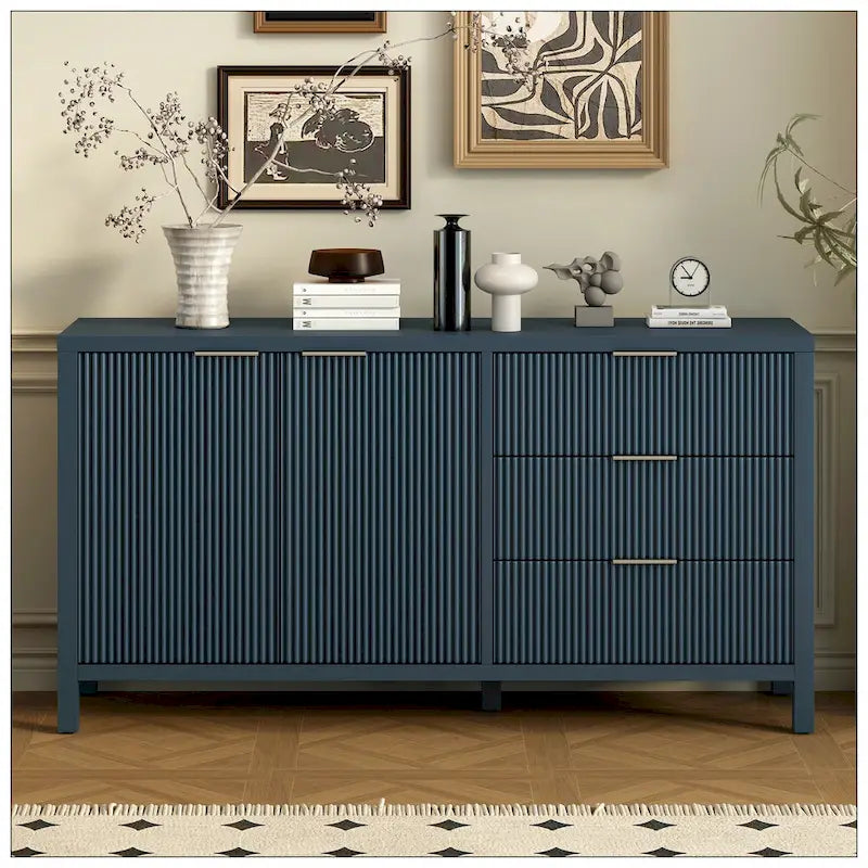 Credenza minimalista con motivo a onde e contenitori funzionali
