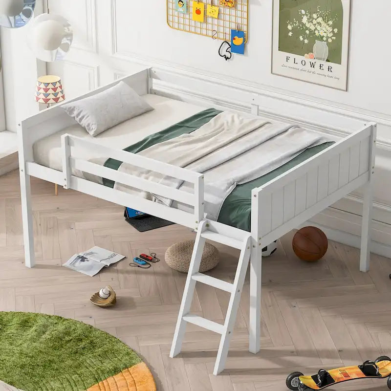 Letto a soppalco basso in legno massello con scaletta