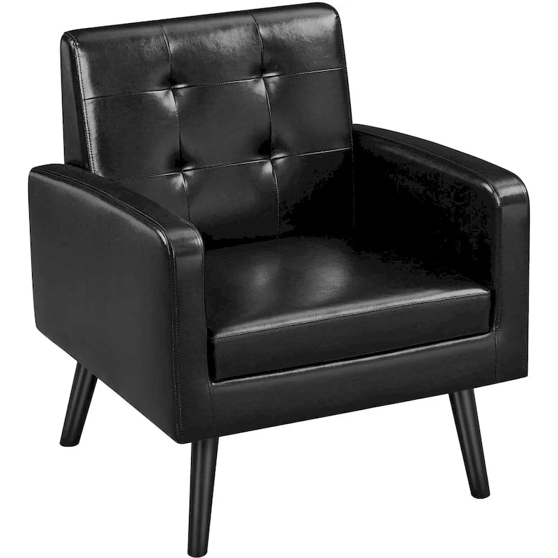Poltrona moderna accentata con imbottitura capitonné in similpelle e gambe in legno massello
