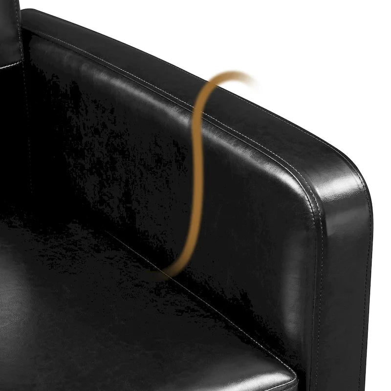 Poltrona moderna accentata con imbottitura capitonné in similpelle e gambe in legno massello